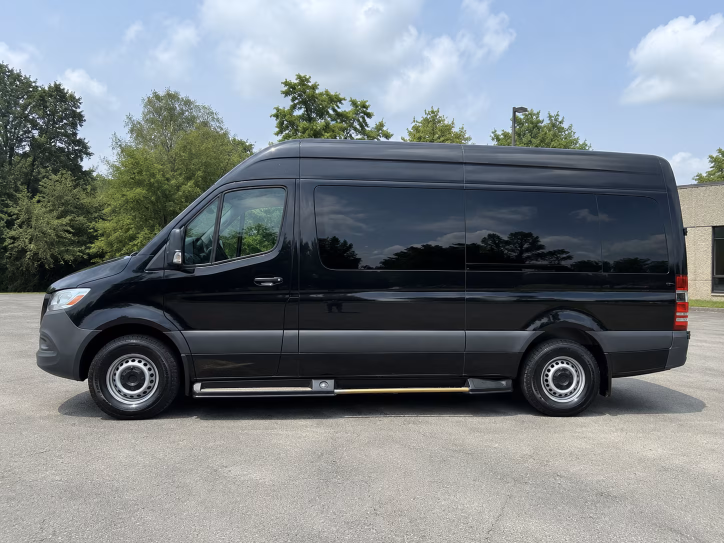 find the perfect transportation for your next airport transfer 3